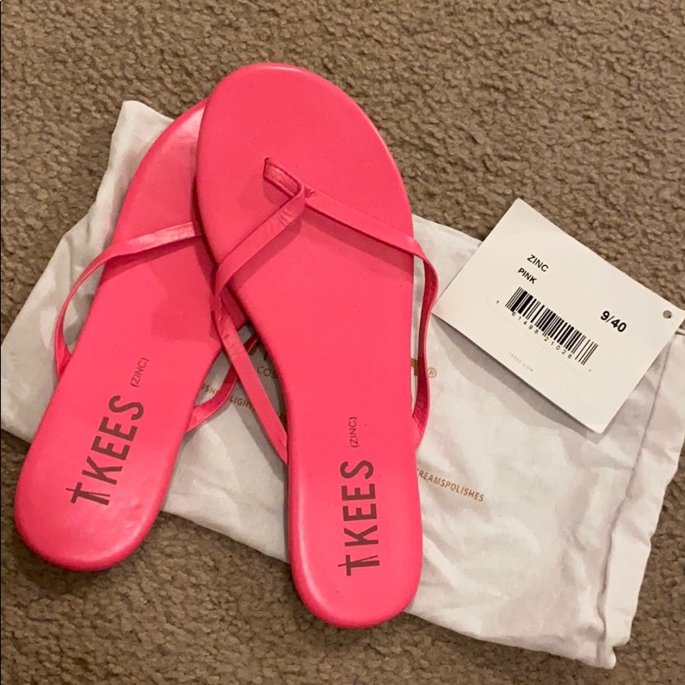Tkees